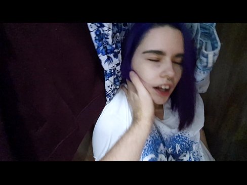 ❤️ Waxa aan ka helay walaashay qolka armaajooyinka oo ay caawisay iyada ❤ Porno Guri